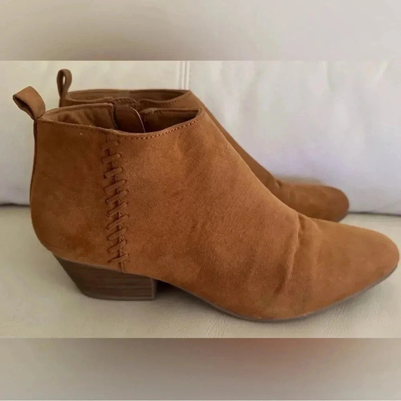 🆓Old Navy Suede Ankle Boots🆓 - Picture 2 of 8